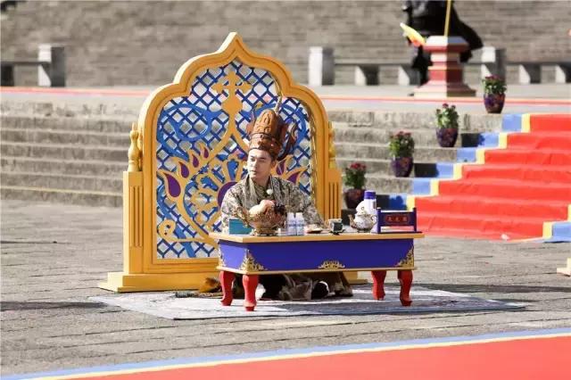 鹿晗忍不住对热巴放大招，逼问热巴“初吻”给了谁？！