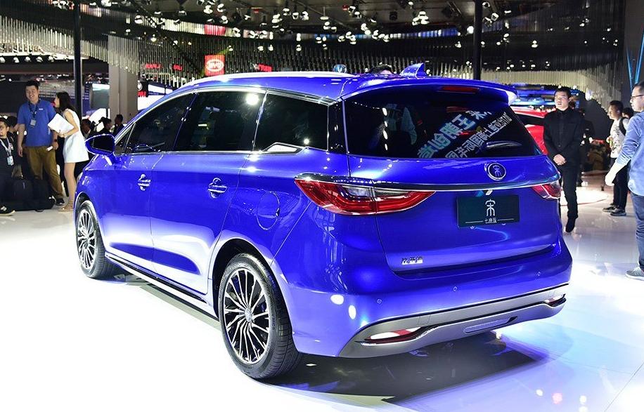 比亚迪为什么有宋与byd两种车标,比亚迪宋车标改byd可以吗