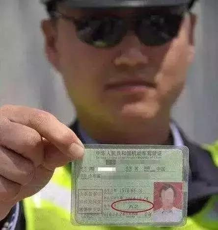 开车遇到丧葬队伍是好是坏,开车遇到丧事要关注哪些