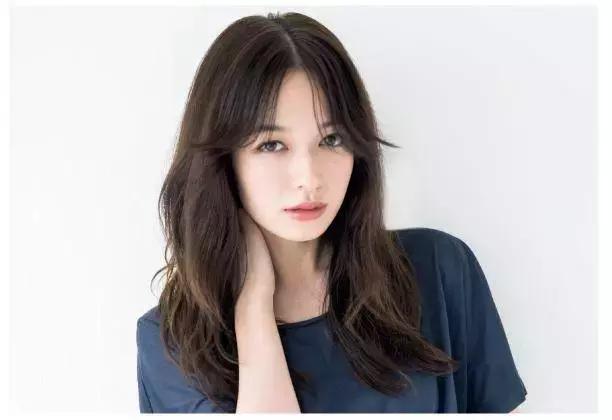 刘海又短又丑怎么才能把刘海消失,怎么度过刘海尴尬期刘海太短