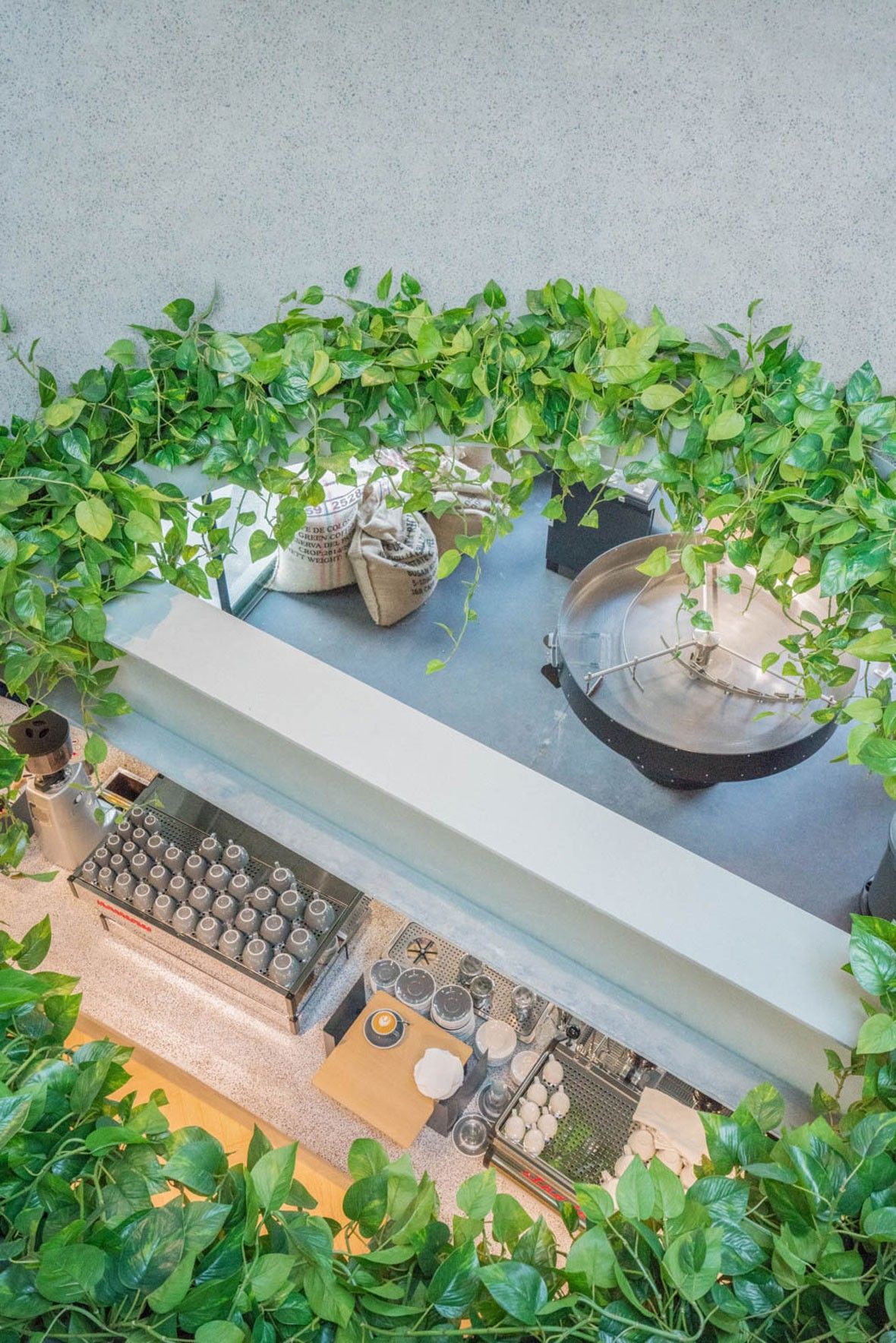 轻奢风咖啡厅风格 (100平方工业风咖啡厅)