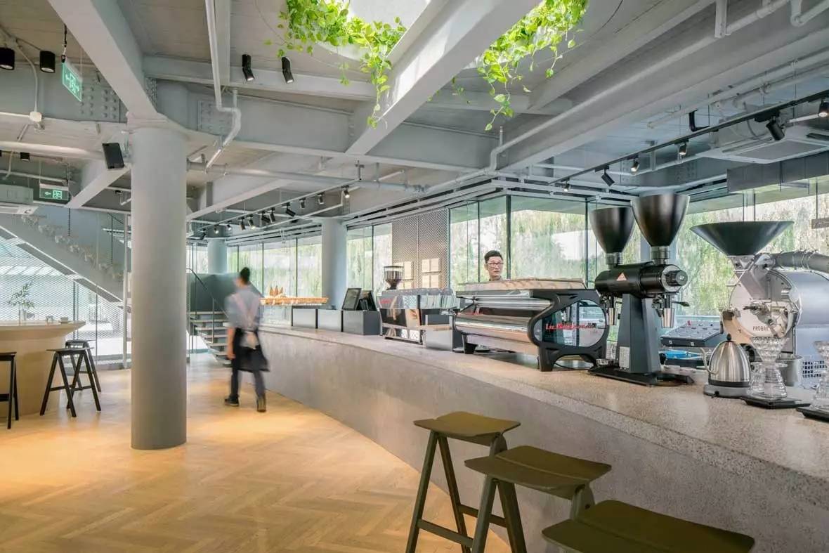 轻奢风咖啡厅风格 (100平方工业风咖啡厅)