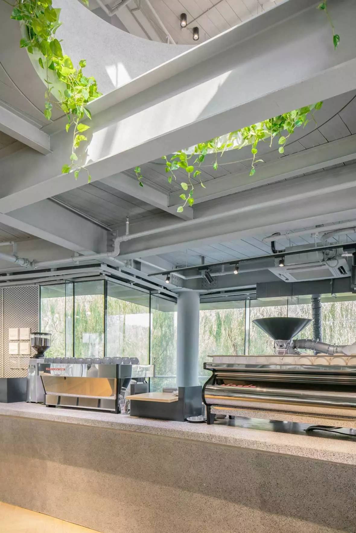 轻奢风咖啡厅风格 (100平方工业风咖啡厅)