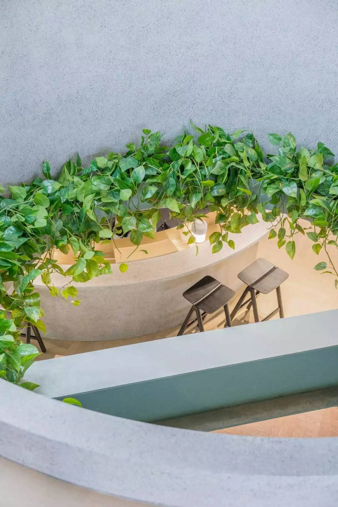 轻奢风咖啡厅风格 (100平方工业风咖啡厅)