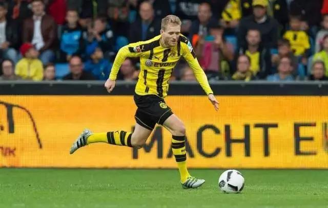 他们都穿什么篮球鞋,他们穿什么衣服翻译