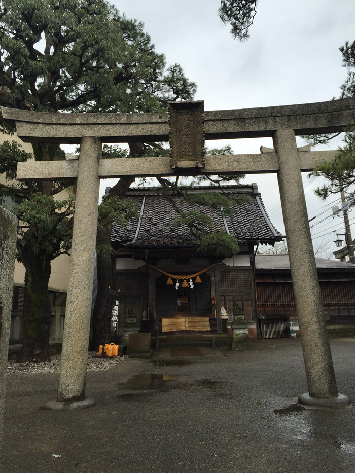 日本的冬天仍然色彩残暴,冬季日本的冰雪阳光