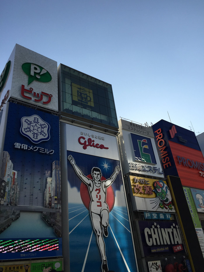 日本的冬天仍然色彩残暴,冬季日本的冰雪阳光