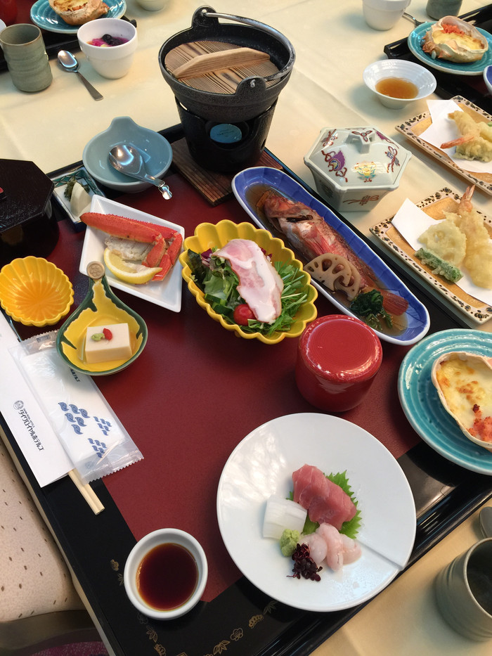 日本的冬天仍然色彩残暴,冬季日本的冰雪阳光