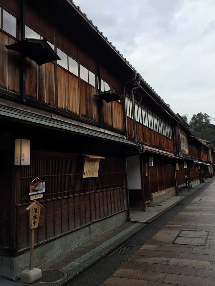 日本的冬天仍然色彩残暴,冬季日本的冰雪阳光