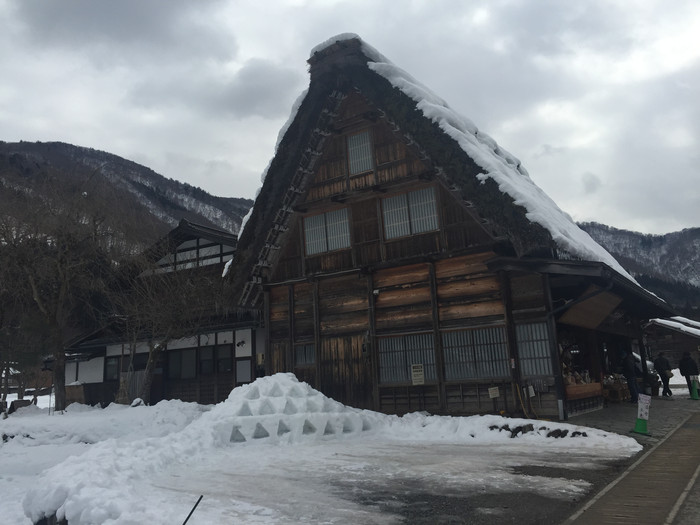 日本的冬天仍然色彩残暴,冬季日本的冰雪阳光