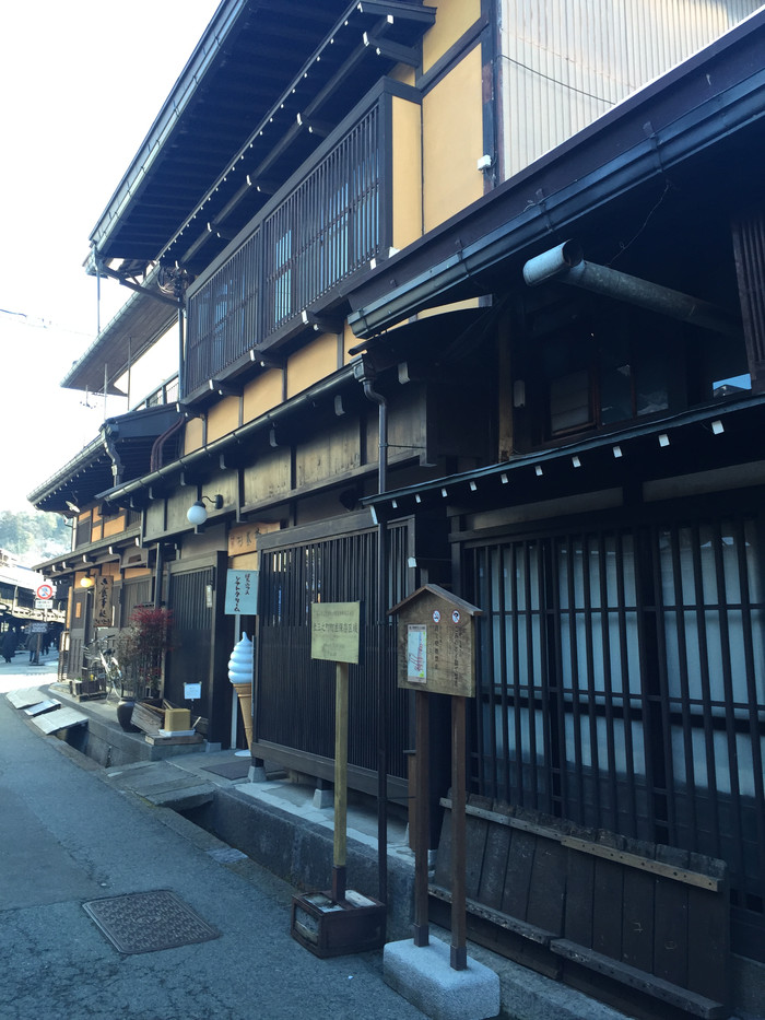 日本的冬天仍然色彩残暴,冬季日本的冰雪阳光