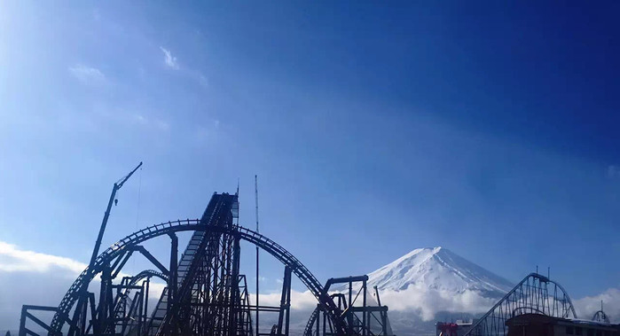 日本的冬天仍然色彩残暴,冬季日本的冰雪阳光