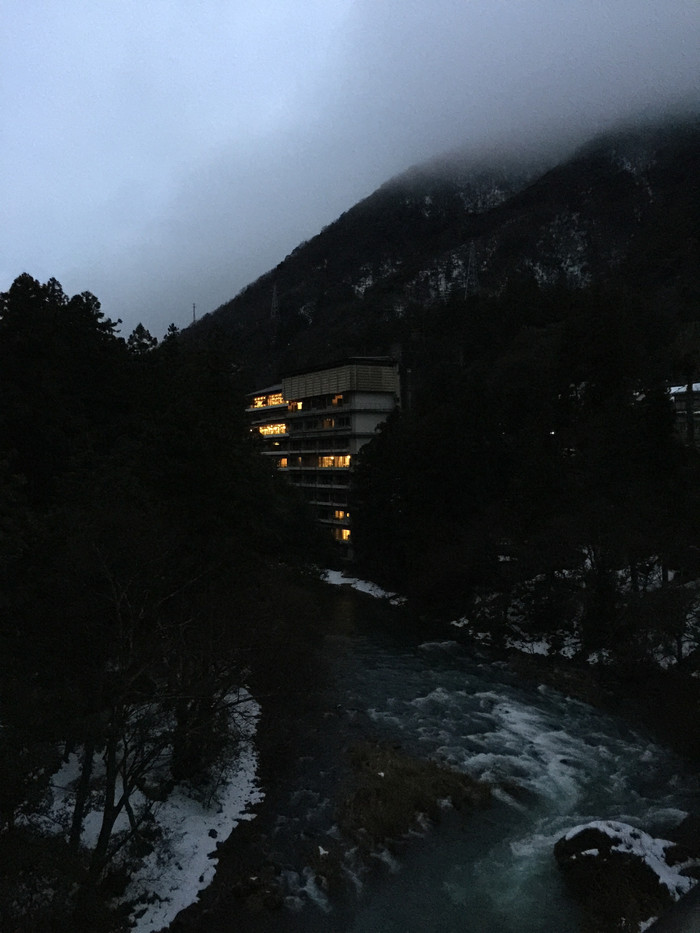 日本的冬天仍然色彩残暴,冬季日本的冰雪阳光