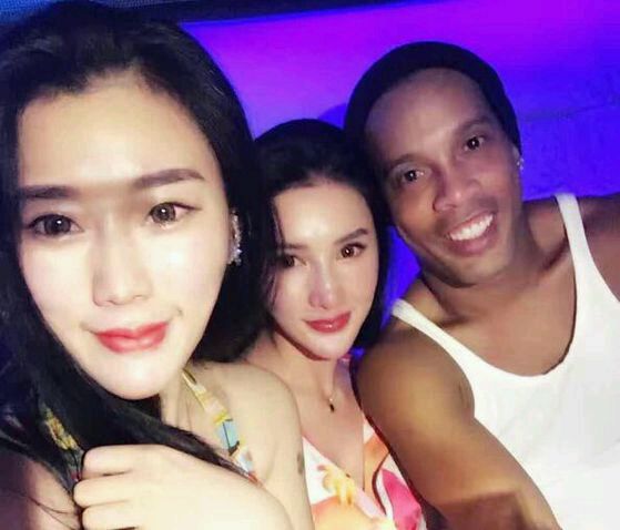 精力充沛的足球鬼才，热衷于大逛各国夜店，终于体能不达标淘汰！