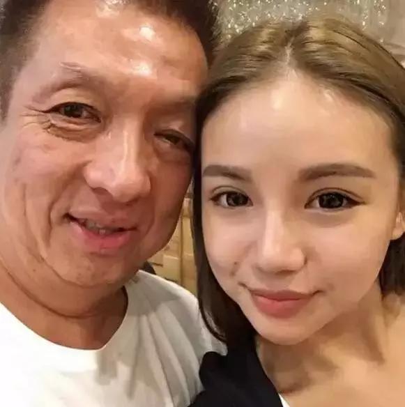 浠庣殑澹徃鏈哄紑濮嬬殑绁炶豹鐢熸椿,浠庢淮婊村徃鏈哄埌鍏ㄧ悆棣栧瘜