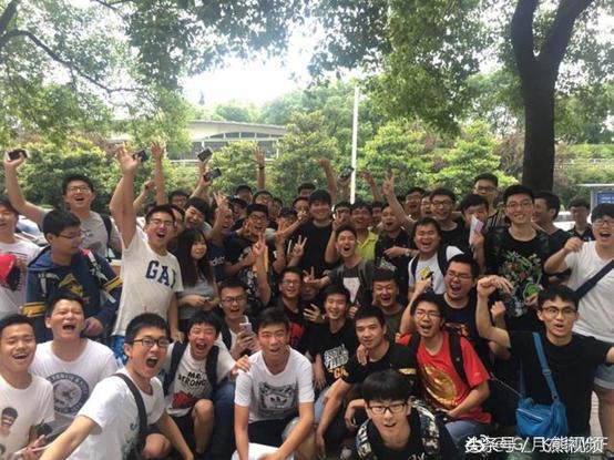 鏂楅奔鍢夊勾鍗庤〃婕旇禌娣卞北澶у挅,鏂楅奔鍢夊勾鍗庤蛋绾㈡娲炰富