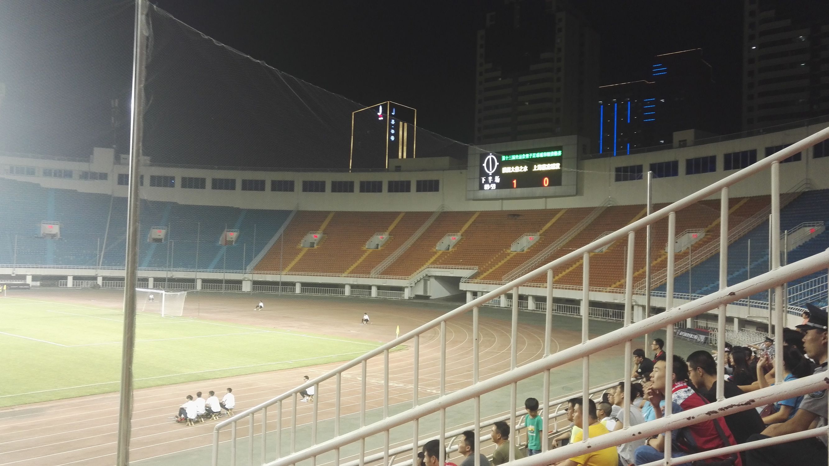 足球赛现场感受,现场看足球赛的感受