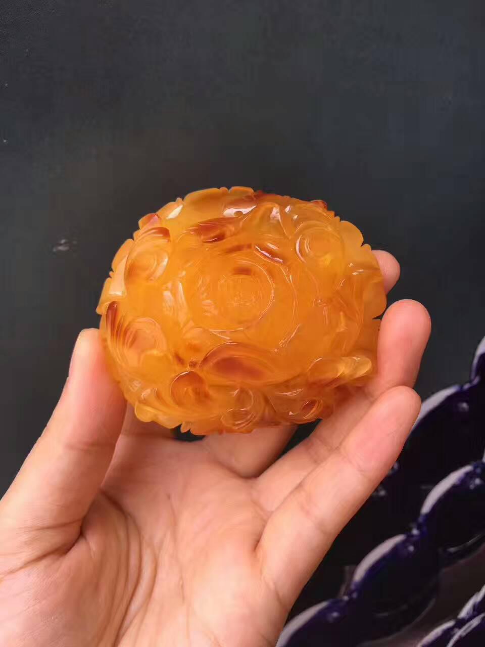 鸡油黄蜜蜡和白蜜哪个好,鸡油黄蜜蜡好看还是白花蜜蜡好看