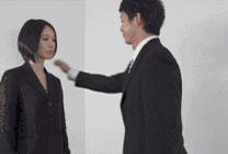 女生被扯头发防身小技巧,女生被陌生男掐脖子怎么办