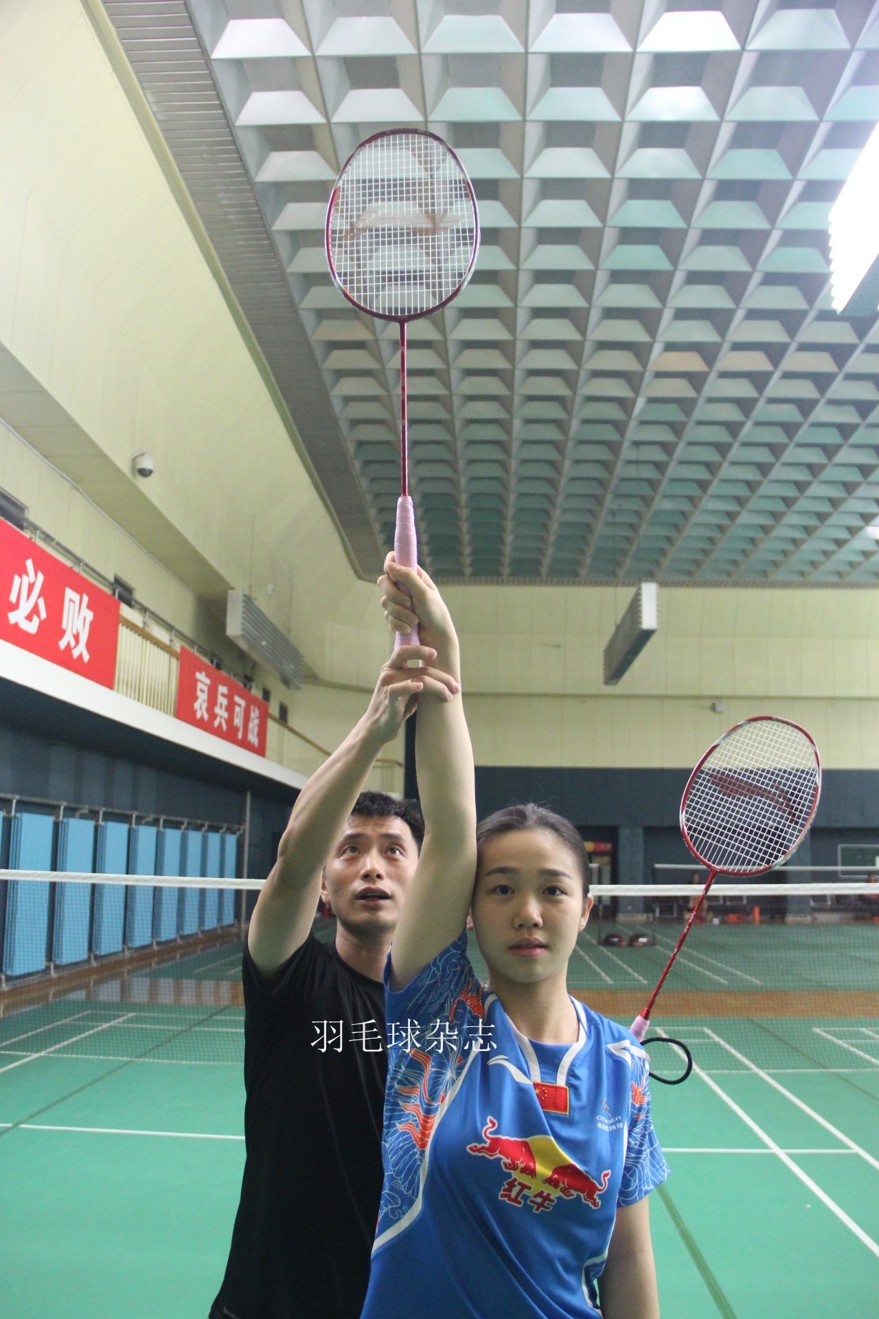 国羽教练来教球：打后场高远球是有小窍门的！