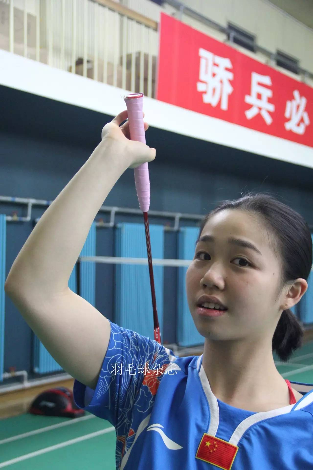 国羽教练来教球：打后场高远球是有小窍门的！