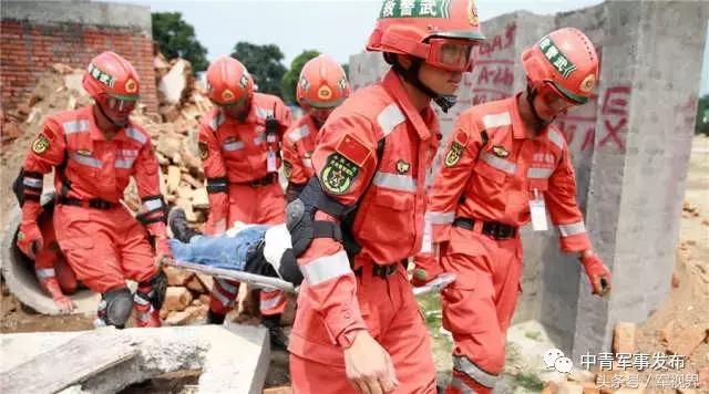 戈壁足球、火线飙车、特殊“彩蛋”快看，部队发生的这些事儿