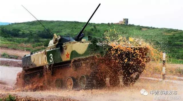 戈壁足球、火线飙车、特殊“彩蛋”快看，部队发生的这些事儿