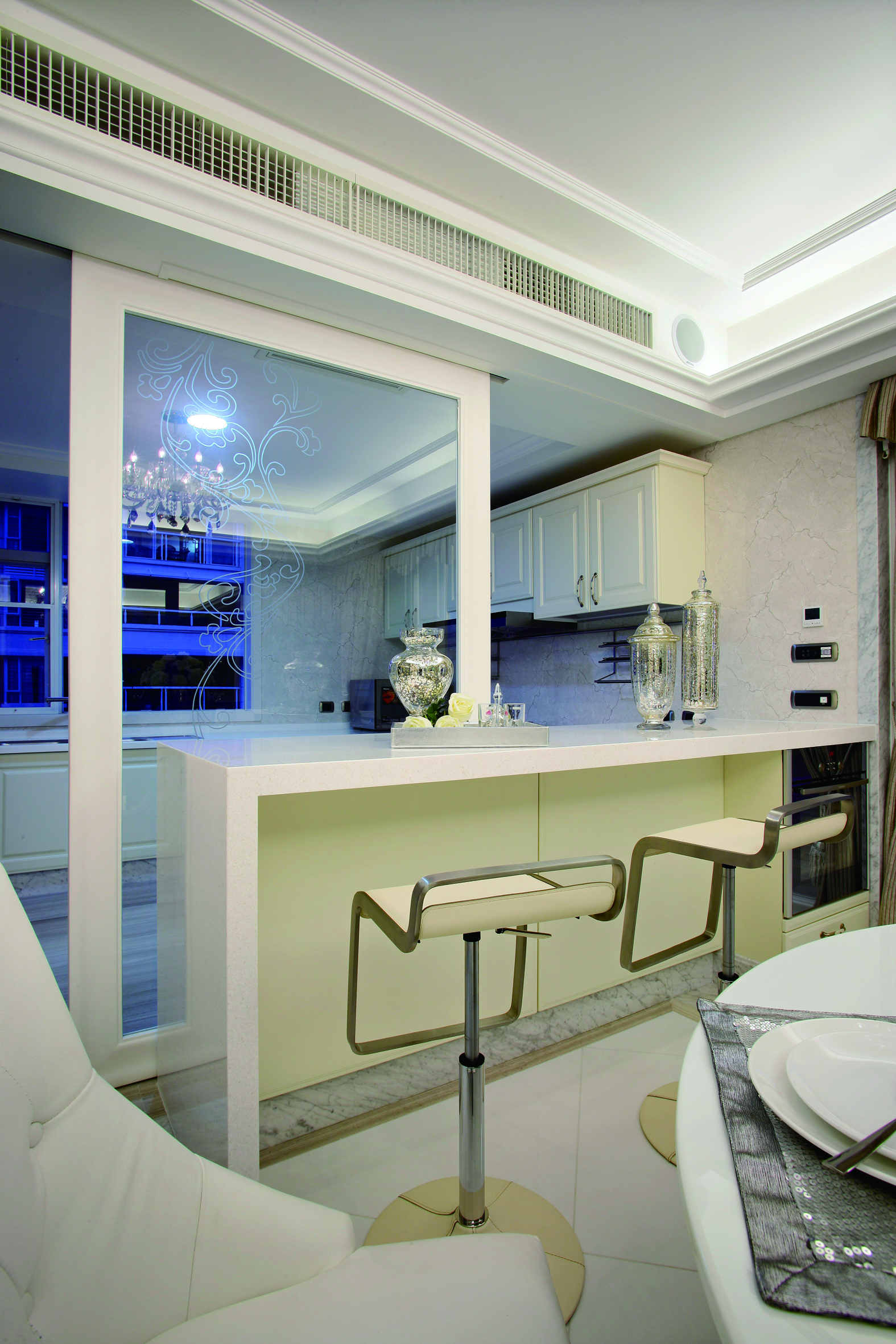 法式装修玻璃隔断房,郑州客厅玻璃隔断设计