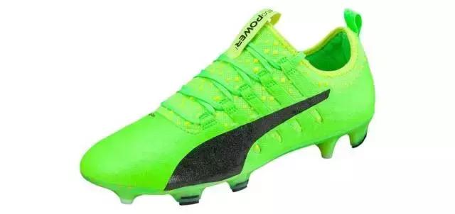 他们都穿什么篮球鞋,他们穿什么衣服翻译