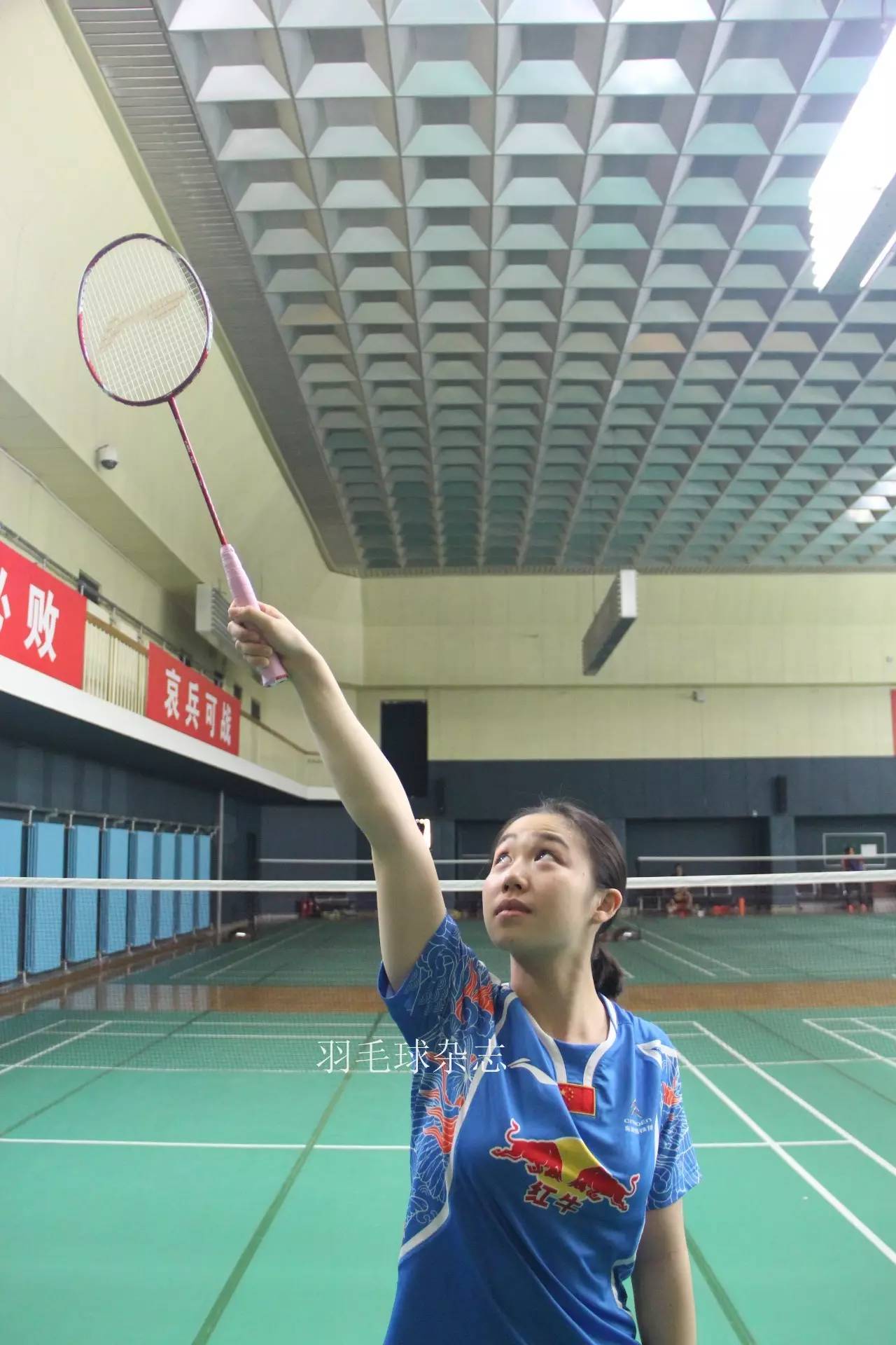 国羽教练来教球：打后场高远球是有小窍门的！