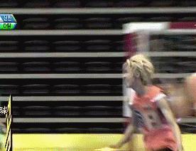 鹿晗球场飞吻单指双指,鹿晗跑男踢球飞吻哪一期