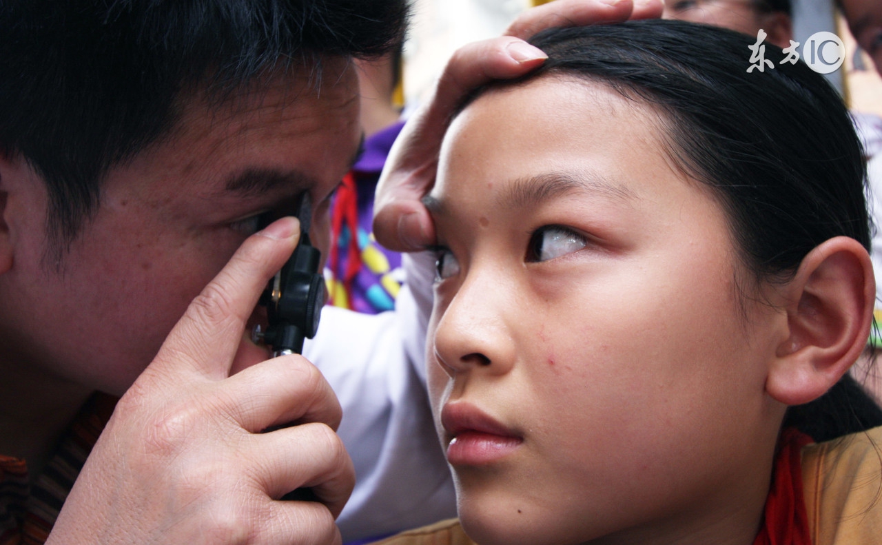 红绿色盲为什么不可以考驾照,患红绿色盲的人可以考驾照吗