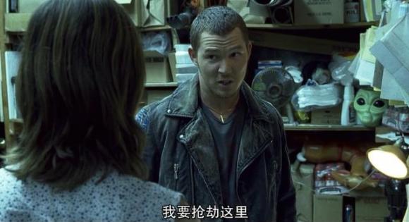 万恶之源绝不是脚踏三条船的大波妹，该是圣母内脑袋