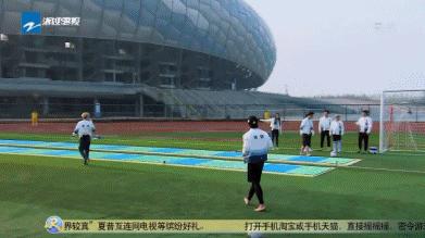 鹿晗撩迪丽热巴的哪一集,鹿晗冲着人群飞吻