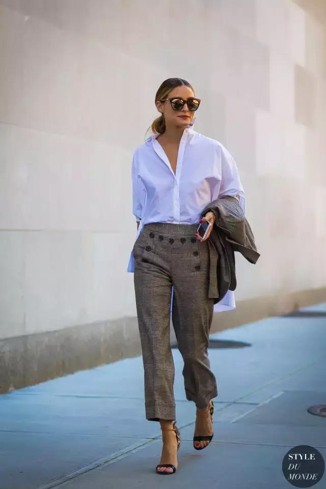 白衣服怎么洗才能变白不用工具,白色衣服发黄怎么洗白简单小妙招