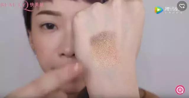 一个眼影盘搞定眼睛部分教程,粉色眼影盘妆容