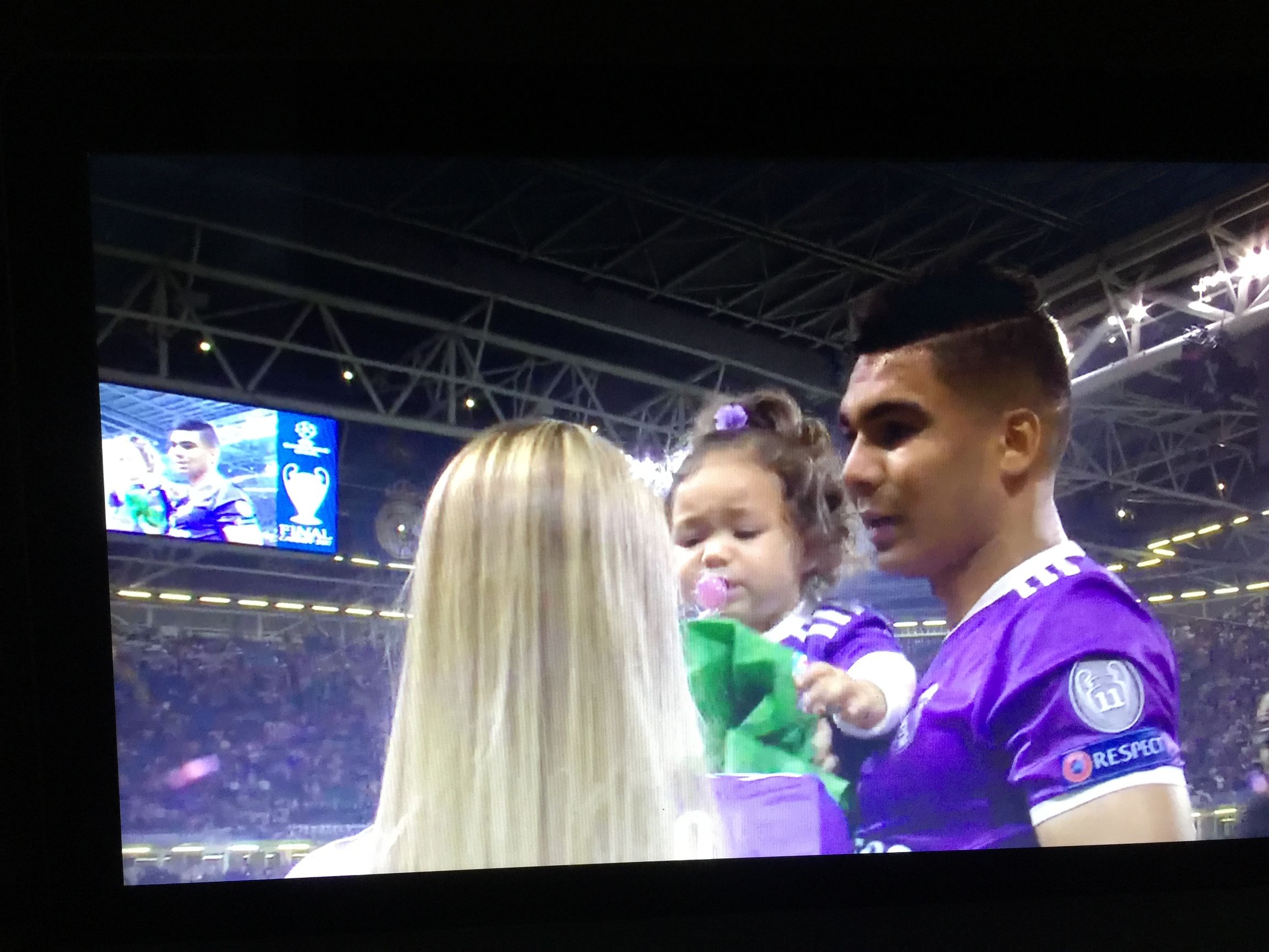 17-18欧冠皇马vs尤文图斯回放,2022欧冠皇马夺冠伯纳乌现场