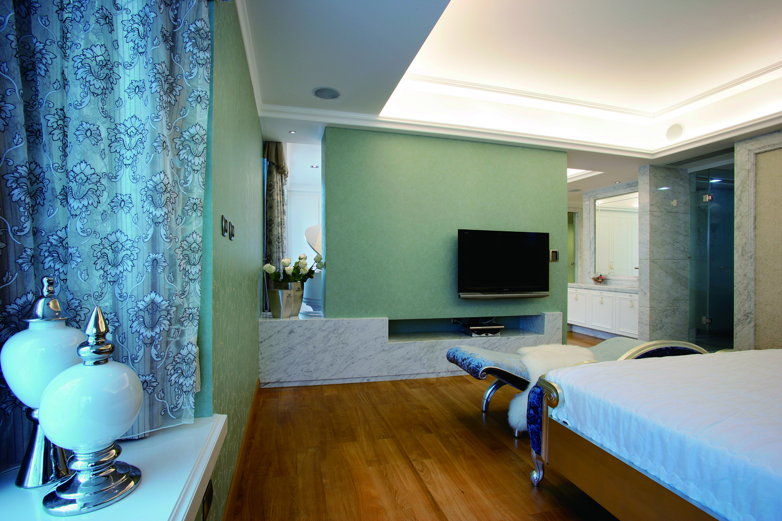 法式装修玻璃隔断房,郑州客厅玻璃隔断设计