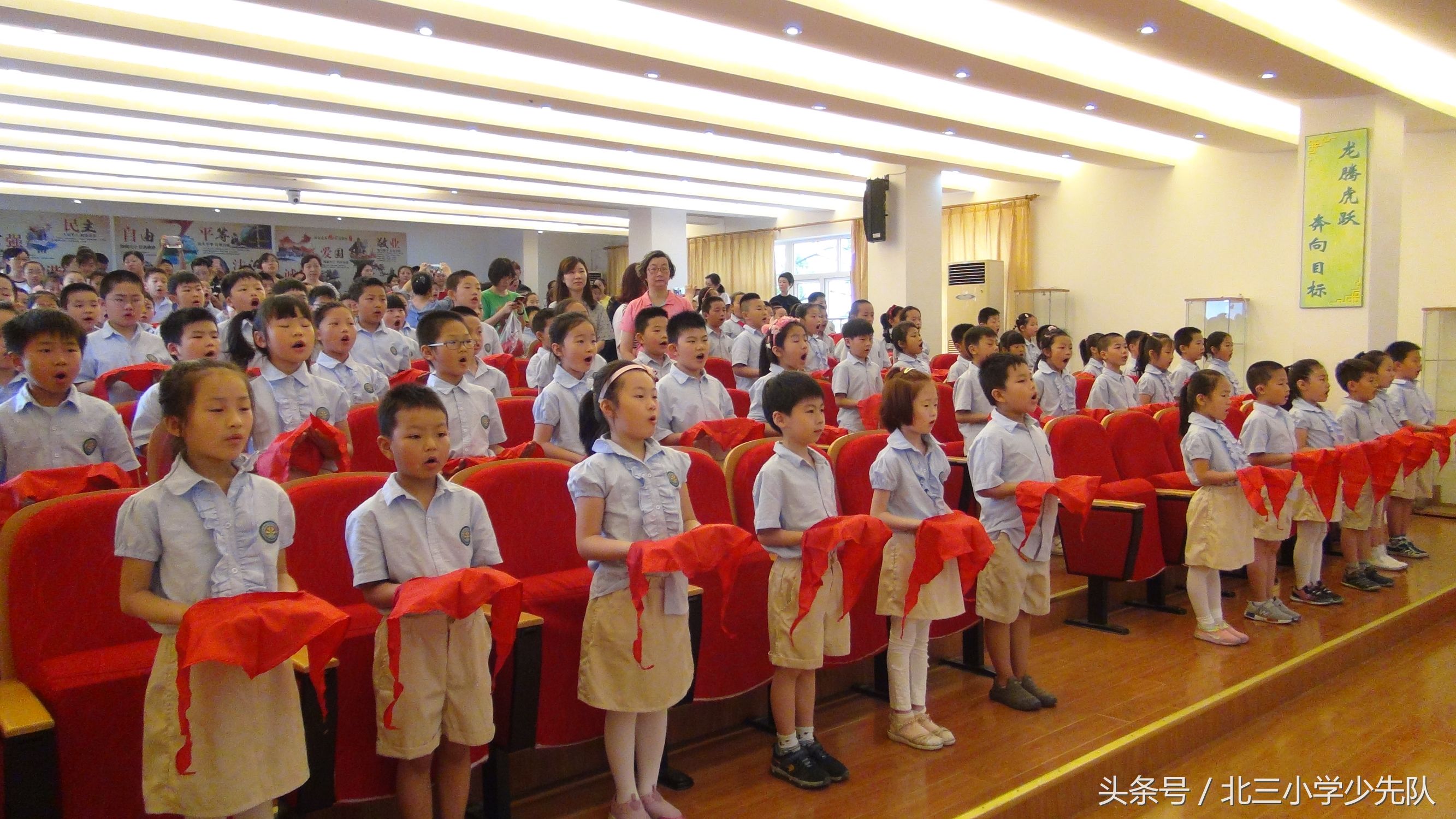 队歌声声心向*党**领巾伴我乐成长