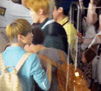 鹿晗球场飞吻单指双指,鹿晗跑男踢球飞吻哪一期