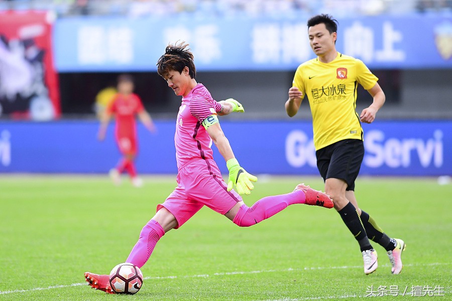 球迷现场放烟花,球迷放鞭炮