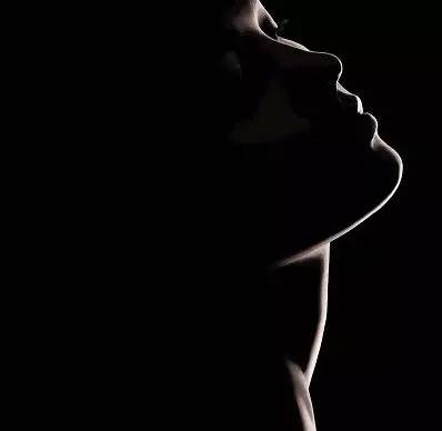 香水选错会怎么样,香水喷多了会熏出来吗