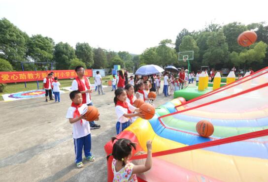 中建三局驻方新塆村扶贫工作队开展爱心助教活动