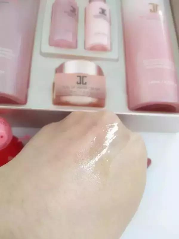 关雎尔月薪3000元，竟然也买得起贵妇水乳？