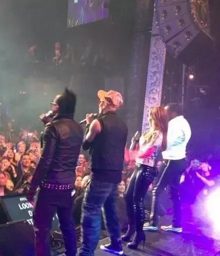 连贝克汉姆都为她牵马？最具国际范儿的超豪华朋友圈套餐曝光！