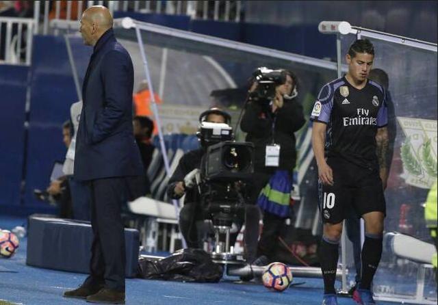 心酸！J罗夺冠后拒绝和齐达内庆祝，齐祖已下定决心要赶走他！