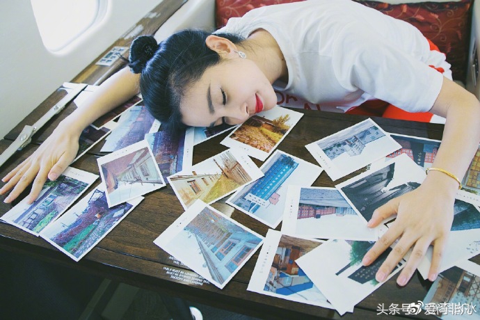 李冰冰大片衣着秀身段,45岁李冰冰一身粉装重回25岁