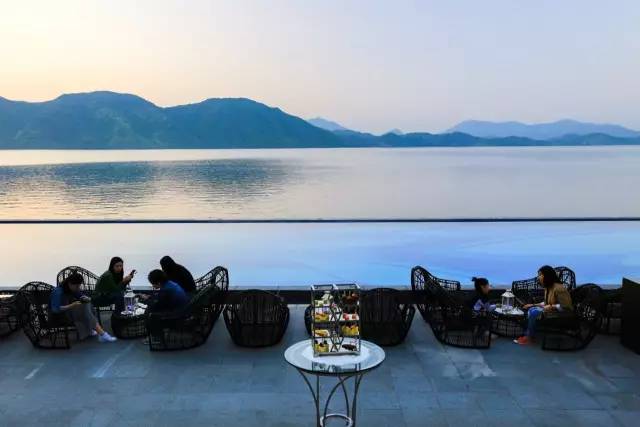 初夏阳光下太平湖沐心酒店风景,太平湖旅游攻略酒店