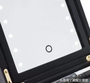 雅诗兰黛勾搭贝嫂，联名推出的限量高定彩妆终于进中国了！