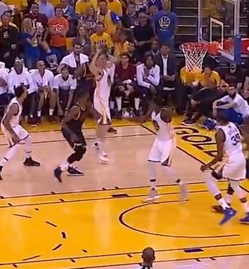 2018年勇士打败骑士照片,骑士勇士g1